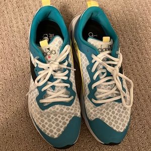 Diadora mythos volo womens size 8.5